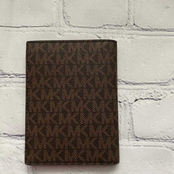 Michael Kors Bedford Travel Passport Wallet - Picture 2 of 3